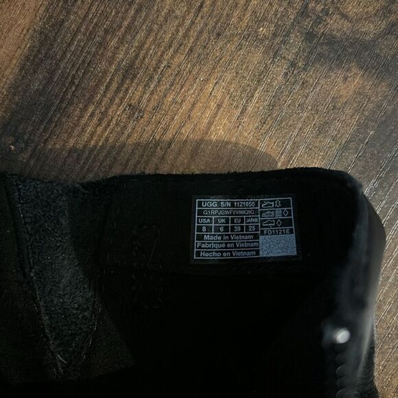 UGG Saoirse Leather Booties in Black Size 8 / Like New - Picture 12 of 13